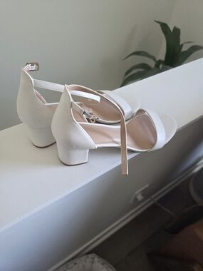Sofft White Ankle-Strap Low Block Heel Sandals